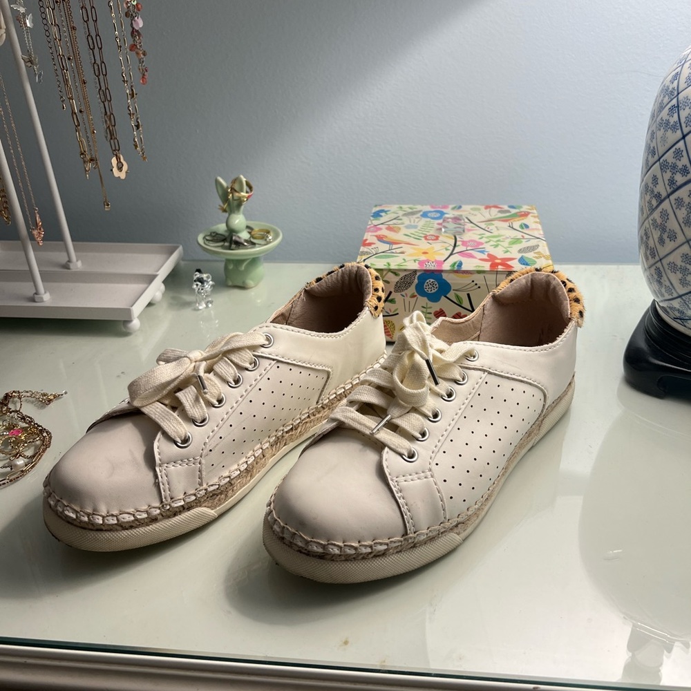 white dolce vitas